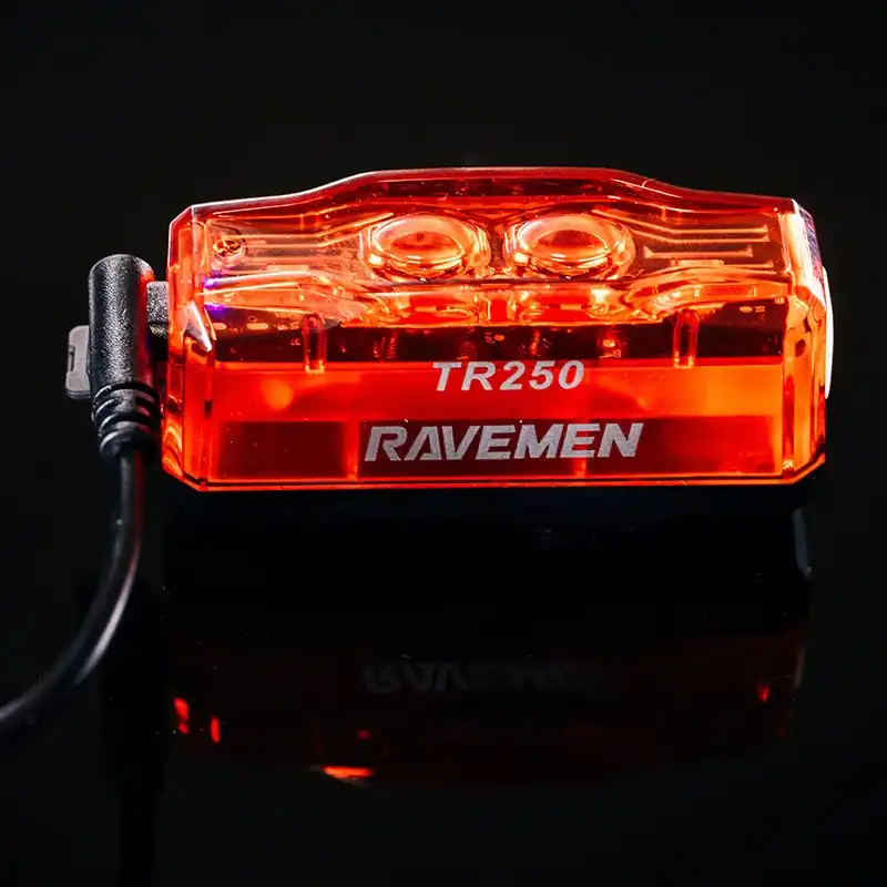 Ravemen TR250 kerékpáros hátsó lámpa USB-C töltőcsatlakozója