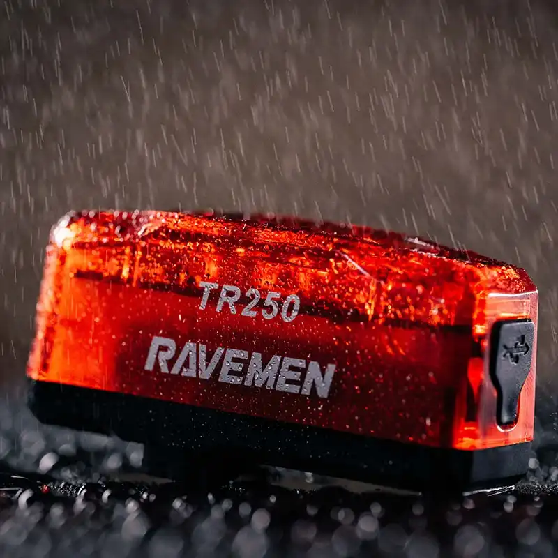 Ravemen TR250 kerékpáros hátsó lámpa IPX6 vízállósággal az esős időben történő használathoz