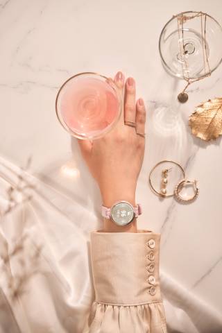 Garmin Lily Sport Edition Womens Smartwatch Cream GoldDust Rose