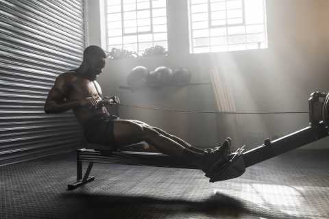 Rögzítsd indoor vagy outdoor evezőedzéseidet. Indoor evezésnél a VO2 max segít felmérni a kardio-fittséget és az edzés hatását (teljesítménymérős evezőgép szükséges hozzá).