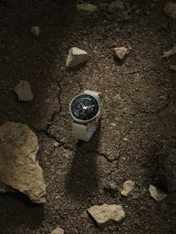 Garmin fēnix® 9 Pro – 43 mm Autumn Gold Titán, Krém bőr  szíjjal