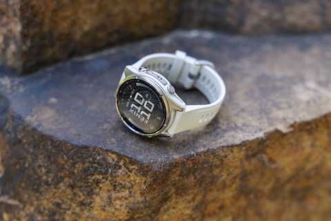 Garmin fēnix® 9 Pro – 43 mm Titán, Ködszürke, szilikon szíjjal