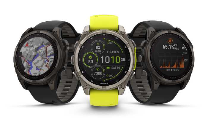 Studiófotó a Garmin Fénix 8 Solar 51mm-es óra, melyen a Yellow és a Black verziók láthatóak