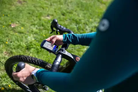 Garmin Edge 1060 – a tervezett útvonal áttekintése az érintőképernyős térképen.
