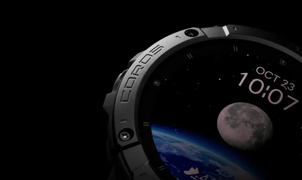 COROS VERTIX 2S Space fekete multisport GPS &oacute;ra f&ouml;ldg&ouml;mb &eacute;s pontos idő kijelz&eacute;ssel