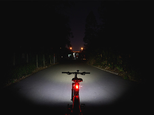 Anti-glare flood beam 