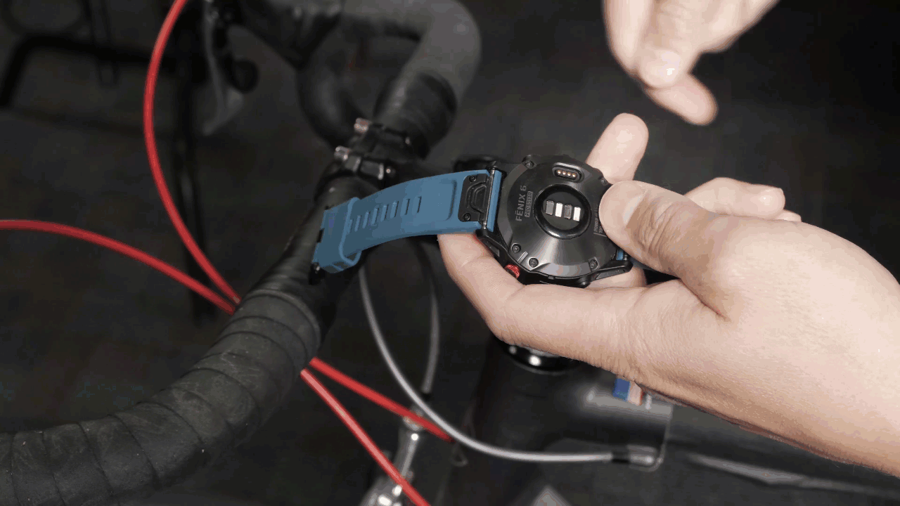 A QuickFit szíj kioldása az óráról
